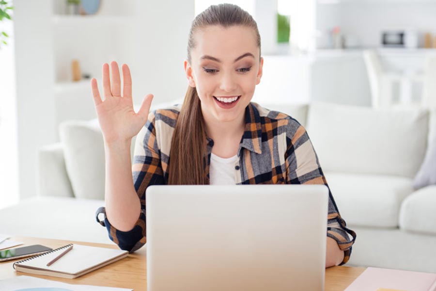 vocatium videochat - Schülerin chattet mit Ausbildungsbetrieb oder Hochschule ortsunabhängig
